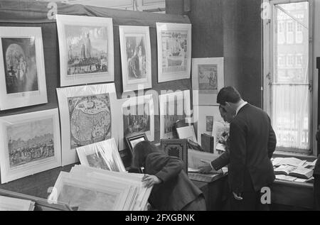 Exposition de vente aux enchères de Paul Brand les quatre gravures de Rembrandt, 23 novembre 1964, ETSEN, pays-Bas, agence de presse du xxe siècle photo, nouvelles à retenir, documentaire, photographie historique 1945-1990, histoires visuelles, L'histoire humaine du XXe siècle, immortaliser des moments dans le temps Banque D'Images