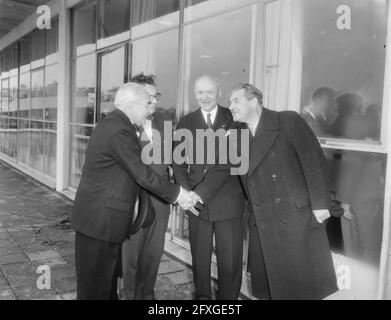 Départ de l'Orchestre Concertgebouw en Amérique, départ de Rotterdam par Rijndam, 1er octobre 1954, musiciens, orchestres, Pays-Bas, Agence de presse du XXe siècle photo, nouvelles à retenir, documentaire, photographie historique 1945-1990, histoires visuelles, L'histoire humaine du XXe siècle, immortaliser des moments dans le temps Banque D'Images