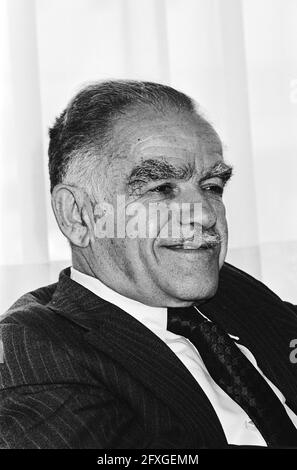 Départ du ministre israélien des Affaires étrangères, Yitzhak Shamir, de l'aéroport de Schiphol; Yitzhak Shamir, Headline, 5 juin 1980, ministres, pays-Bas, Agence de presse du XXe siècle photo, nouvelles à retenir, documentaire, photographie historique 1945-1990, histoires visuelles, L'histoire humaine du XXe siècle, immortaliser des moments dans le temps Banque D'Images