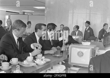 Départ de l'équipe nationale néerlandaise en Hongrie, 8 mai 1967, matchs, sports, départs, Football, pays-Bas, Agence de presse du XXe siècle photo, nouvelles à retenir, documentaire, photographie historique 1945-1990, histoires visuelles, L'histoire humaine du XXe siècle, immortaliser des moments dans le temps Banque D'Images