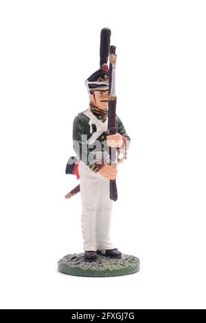 Soldat d'étain officier non commandant du bataillon de sapeurs des gardes de vie, 1813 isolé sur blanc Banque D'Images