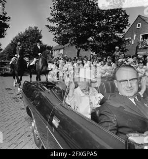 La princesse Beatrix et le prince Claus visitent la province de la Hollande du Nord (troisième jour), visite à Nieuw-Vennep, le 23 août 1973, visites, princes, princesses, provinces, pays-Bas, agence de presse du XXe siècle photo, news to remember, documentaire, photographie historique 1945-1990, histoires visuelles, L'histoire humaine du XXe siècle, immortaliser des moments dans le temps Banque D'Images