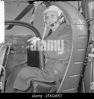 Forateur volant mr. CAL par hélicoptère à Paleis Soestdijk, m. CAL, 9 avril 1965, formateurs, hélicoptères, Pays-Bas, Agence de presse du XXe siècle photo, nouvelles à retenir, documentaire, photographie historique 1945-1990, histoires visuelles, L'histoire humaine du XXe siècle, immortaliser des moments dans le temps Banque D'Images