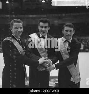 De gauche à droite Karol Divin (Tchécoslovaquie), Manfred Schnelldorfer et Alain Calmat, 29 février 1964, patinage artistique, pays-Bas, agence de presse du xxe siècle photo, nouvelles à retenir, documentaire, photographie historique 1945-1990, histoires visuelles, L'histoire humaine du XXe siècle, immortaliser des moments dans le temps Banque D'Images