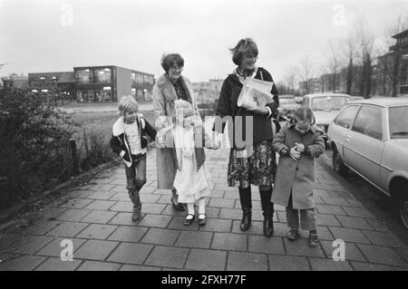 Selon diverses rumeurs la princesse Irene va divorcer contre le prince Carel Hugo, la princesse Irene avec gauche Jaime-Bernar et Marguerite, 15 décembre 1980, rumeurs, divorces, Ecoles, pays-Bas, Agence de presse du XXe siècle photo, nouvelles à retenir, documentaire, photographie historique 1945-1990, histoires visuelles, L'histoire humaine du XXe siècle, immortaliser des moments dans le temps Banque D'Images