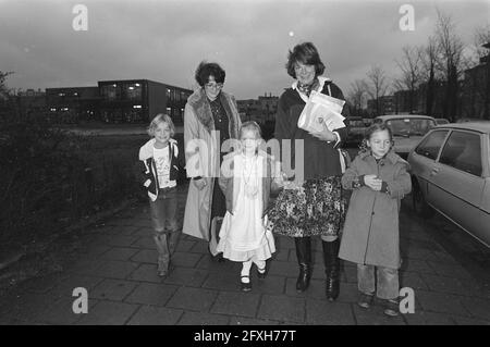 Selon diverses rumeurs la princesse Irene divorce contre Prince Carel Hugo, Irene prend ses enfants à l'école aujourd'hui, 15 décembre 1980, enfants, divorce, Ecoles, pays-Bas, Agence de presse du XXe siècle photo, nouvelles à retenir, documentaire, photographie historique 1945-1990, histoires visuelles, L'histoire humaine du XXe siècle, immortaliser des moments dans le temps Banque D'Images