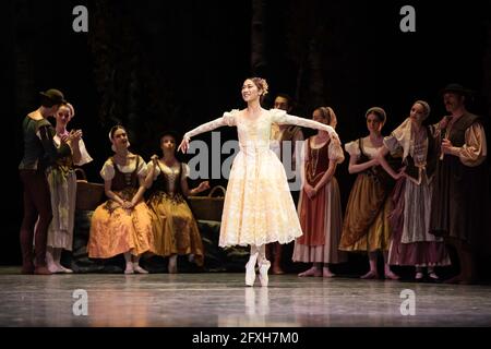 El lago de los cisnes’ en la emotiva versión de Cranko, servida por un Ballet Nacional Checo con posibles Banque D'Images