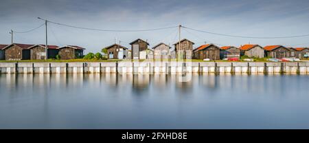 FRANCE. GIRONDE (33), GUJAN MESTRAS, VUE SUR LES HUTTES DU PORT DE GUJAN MESTRAS Banque D'Images