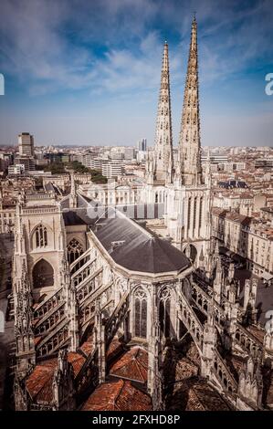 FRANCE. GIRONDE (33), BORDEAUX, VUE AÉRIENNE SUR LA CATHÉDRALE SAINT-ANDRÉ DE BORDEAUX Banque D'Images