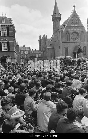 marche de la paix de Rotterdam à la Haye, à Binnenhof, 16 mai 1967, marches de la paix, Pays-Bas, Agence de presse du XXe siècle photo, nouvelles à retenir, documentaire, photographie historique 1945-1990, histoires visuelles, L'histoire humaine du XXe siècle, immortaliser des moments dans le temps Banque D'Images