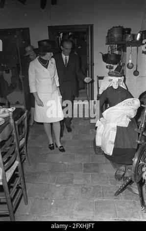 Visite de travail de la princesse Beatrix et du prince Claus en Hollande du Sud, 6 octobre 1971, princes, princesses, visites de travail, Pays-Bas, Agence de presse du XXe siècle photo, nouvelles à retenir, documentaire, photographie historique 1945-1990, histoires visuelles, L'histoire humaine du XXe siècle, immortaliser des moments dans le temps Banque D'Images