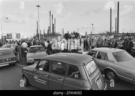 Les travailleurs devant la porte de Gulf ce matin, le 29 septembre 1981, les actions de relations publiques, les manifestations, Travailleurs, pays-Bas, Agence de presse du XXe siècle photo, nouvelles à retenir, documentaire, photographie historique 1945-1990, histoires visuelles, L'histoire humaine du XXe siècle, immortaliser des moments dans le temps Banque D'Images