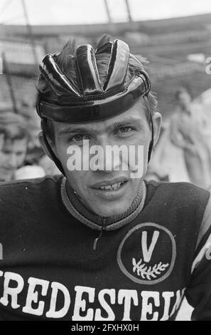 Cyclisme sur route, équipe amateur à Nuth, numéro 8 et 9 Bongers (tête), 17 août 1966, WIELRENEN, pays-Bas, agence de presse du xxe siècle photo, nouvelles à retenir, documentaire, photographie historique 1945-1990, histoires visuelles, L'histoire humaine du XXe siècle, immortaliser des moments dans le temps Banque D'Images