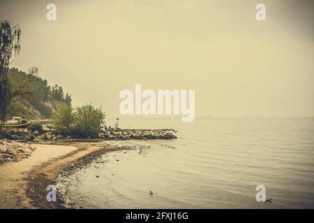 Paysage mer côte, baie de pêche le long de la plage sur la mer Baltique, vue panoramique, Pologne Banque D'Images