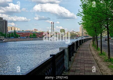 rive de la rivière par une journée d'été claire, moscou Banque D'Images