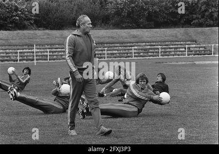 Coupe du monde 74 ; l'équipe nationale néerlandaise s'entraîne à Hiltrup, formation générale, 13 juin 1974, équipes, Aperçus, sports, football, pays-Bas, agence de presse du XXe siècle photo, news to remember, documentaire, photographie historique 1945-1990, histoires visuelles, L'histoire humaine du XXe siècle, immortaliser des moments dans le temps Banque D'Images