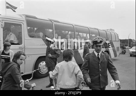 Coupe du monde 74 ; l'équipe nationale néerlandaise s'entraîne à Hiltrup, bus néerlandais avec garde de police, 13 juin 1974, sports, football, Pays-Bas, Agence de presse du XXe siècle photo, nouvelles à retenir, documentaire, photographie historique 1945-1990, histoires visuelles, L'histoire humaine du XXe siècle, immortaliser des moments dans le temps Banque D'Images