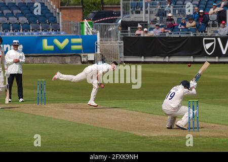 Chester le Street, Angleterre, 27 mai 2021. Michael-Kyle Pepper, batting pour Essex, canards sous une balle de Matthew Potts de Durham pendant les premiers gains de leur LV= County Championship Group 1 match au Riverside Ground, Chester le Street. Crédit : Colin Edwards/Alay Live News. Banque D'Images