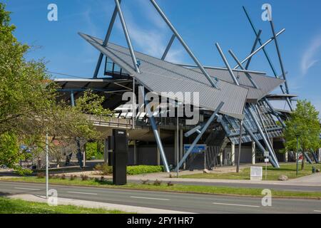 Allemagne, Oberhausen, Alt-Oberhausen, Oberhausen-Neue Mitte, région de Ruhr, Basse-Rhin, Rhénanie, Rhénanie-du-Nord-Westphalie, NRW, gare routière au centre commercial Centro, arrêt de bus, trafic local de passagers, déconstructivisme Banque D'Images
