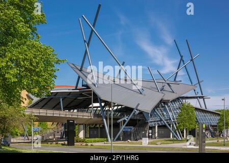 Allemagne, Oberhausen, Alt-Oberhausen, Oberhausen-Neue Mitte, région de Ruhr, Basse-Rhin, Rhénanie, Rhénanie-du-Nord-Westphalie, NRW, gare routière au centre commercial Centro, arrêt de bus, trafic local de passagers, déconstructivisme Banque D'Images
