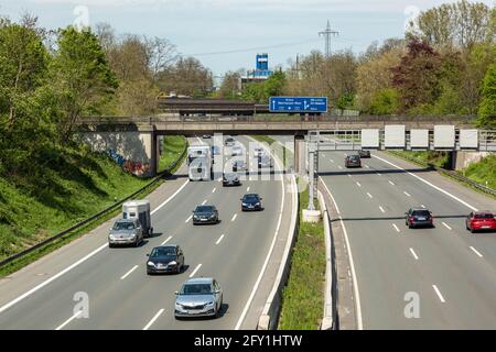 Allemagne, Oberhausen, Alt-Oberhausen, Oberhausen-Lirich, région de Ruhr, Basse-Rhin, Rhénanie-du-Nord-Westphalie, NRW, circulation routière, Autoroute, circulation sur l'A3 avant la sortie d'autoroute, route de dérapage Lirich et Duisburg-Meiderich, automobiles, voitures Banque D'Images