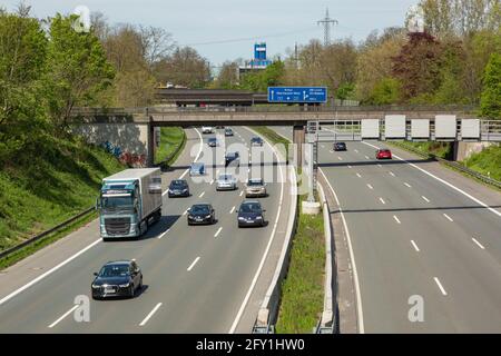 Allemagne, Oberhausen, Alt-Oberhausen, Oberhausen-Lirich, région de Ruhr, Basse-Rhin, Rhénanie-du-Nord-Westphalie, NRW, circulation routière, Autoroute, circulation sur l'A3 avant la sortie d'autoroute, route de dérapage Lirich et Duisburg-Meiderich, automobiles, voitures Banque D'Images