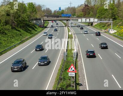Allemagne, Oberhausen, Alt-Oberhausen, Oberhausen-Lirich, région de Ruhr, Basse-Rhin, Rhénanie-du-Nord-Westphalie, NRW, circulation routière, Autoroute, circulation sur l'A3 avant la sortie d'autoroute, route de dérapage Lirich et Duisburg-Meiderich, automobiles, voitures Banque D'Images