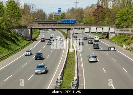 Allemagne, Oberhausen, Alt-Oberhausen, Oberhausen-Lirich, région de Ruhr, Basse-Rhin, Rhénanie-du-Nord-Westphalie, NRW, circulation routière, Autoroute, circulation sur l'A3 avant la sortie d'autoroute, route de dérapage Lirich et Duisburg-Meiderich, automobiles, voitures Banque D'Images