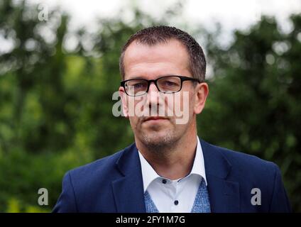 26 mai 2021, Brandebourg, Dallgow-Döberitz: Sven Richter (CDU), Maire de Dallgow-Döberitz à la ferme Falkensee. Photo: Soeren Stache/dpa-Zentralbild/dpa Banque D'Images