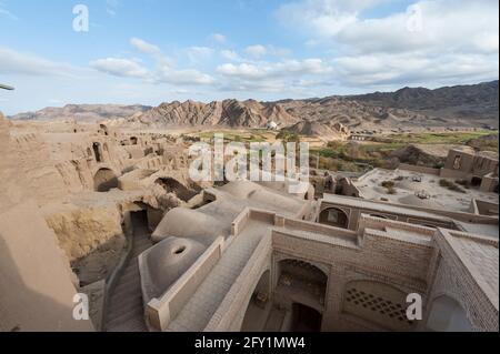 Le village de Kharanaq, vieux de 1000 ans, s'est effondré en brique de boue. Comté d'Ardakan, province de Yazd, Iran. Banque D'Images