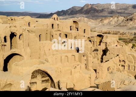 Le village de Kharanaq, vieux de 1000 ans, s'est effondré en brique de boue. Comté d'Ardakan, province de Yazd, Iran. Banque D'Images