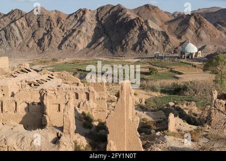 Le village de Kharanaq, vieux de 1000 ans, s'est effondré en brique de boue. Comté d'Ardakan, province de Yazd, Iran. Banque D'Images