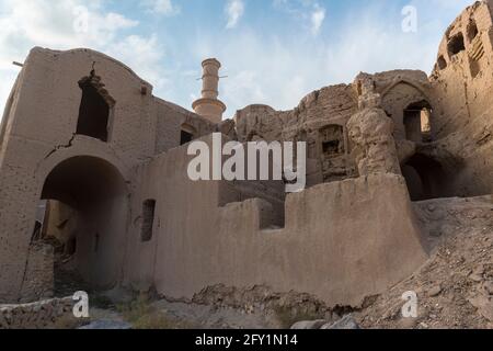 Le village de Kharanaq, vieux de 1000 ans, s'est effondré en brique de boue. Comté d'Ardakan, province de Yazd, Iran. Banque D'Images
