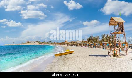 Paysage avec plage à Abu Dabbab, Marsa Alam, Egypte Banque D'Images