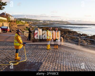 APPLEDORE, DEVON, ANGLETERRE - MAI 25 2021 : bénévoles du RNLI, Royal National Lifeboat institution. Banque D'Images