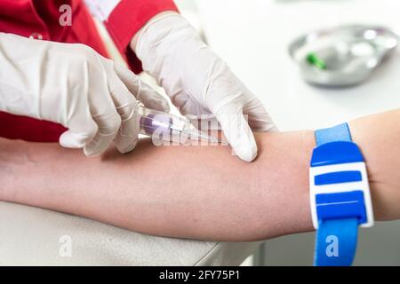 L'infirmière prend le sang. Test sanguin. Banque D'Images