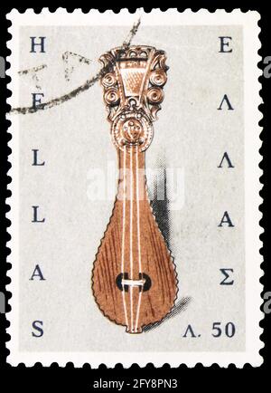 MOSCOU, RUSSIE - 23 SEPTEMBRE 2019 : timbre-poste imprimé en Grèce montre le lyre crétois, série d'art grec, vers 1966 Banque D'Images