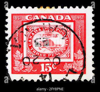 MOSCOU, RUSSIE - le 23 SEPTEMBRE 2019 : timbre-poste imprimé au Canada montre la reproduction du timbre de trois cents de 1851, série du centenaire du timbre canadien, Banque D'Images