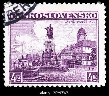 MOSCOU, RUSSIE - 23 SEPTEMBRE 2019: Timbre-poste imprimé en Tchécoslovaquie montre Poděbrady, Châteaux, paysages et villes série, vers 1936 Banque D'Images