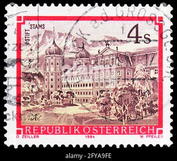 MOSCOU, RUSSIE - 23 SEPTEMBRE 2019 : timbre-poste imprimé en Autriche montre l'abbaye cistercienne, les stams, les monastères et la série abbayes, vers 1984 Banque D'Images