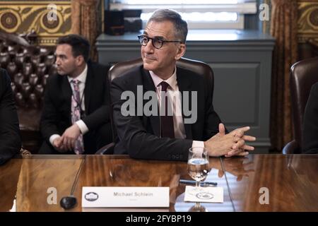 Washington, États-Unis. 27 mai 2021. Michael Schlein, PDG d'Accion, assiste à une réunion avec le vice-président Kamala Harris au bureau de cérémonie du vice-président à Washington DC, le jeudi 27 mai 2021. Harris se rendra au Guatemala et au Mexique au début du mois prochain, après avoir promis plus de 300 millions de dollars d'aide humanitaire supplémentaire pour les pays du Triangle du Nord, dont le Guatemala, le Honduras et le Salvador. Photo de piscine par Ting Shen/UPI crédit: UPI/Alay Live News Banque D'Images