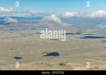 Vue aérienne de la ferme éolienne près de Laramie, Wyoming, États-Unis Banque D'Images