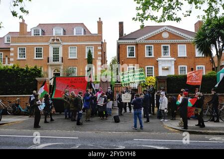 La communauté juive antisioniste de Londres a organisé une manifestation devant l'ambassadeur d'Israël dans la résidence du Royaume-Uni, en solidarité avec la Palestine. Banque D'Images