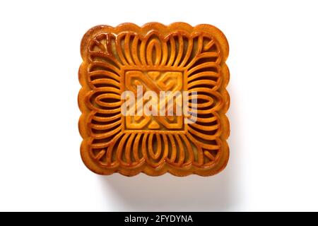 vue de dessus carré forme traditionnelle gâteau de lune sur blanc sans logo ou marque commerciale Banque D'Images