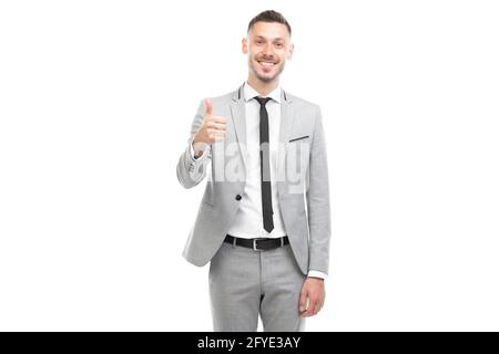 Portrait horizontal moyen d'un jeune adulte de race blanche, beau, gris, satisfait de son travail, fond blanc Banque D'Images