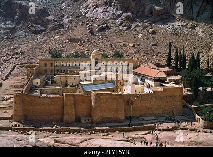 Le monastère Sainte-Catherine, officiellement sacré monastère du mont Sinaï, est un monastère orthodoxe de l'est situé sur la péninsule du Sinaï. Banque D'Images