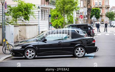Vue latérale de la 93e cabrio noire de luxe de Saab Banque D'Images