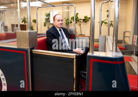 Washington, États-Unis. 27 mai 2021. Le sénateur américain Richard Shelby (R-AL) sur le métro du Sénat au Capitole. Crédit : SOPA Images Limited/Alamy Live News Banque D'Images