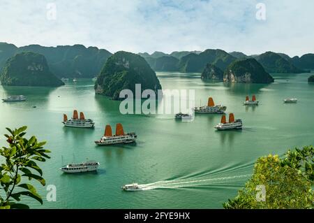 Vue depuis Ti Top Island, Halong Bay, Vietnam Banque D'Images