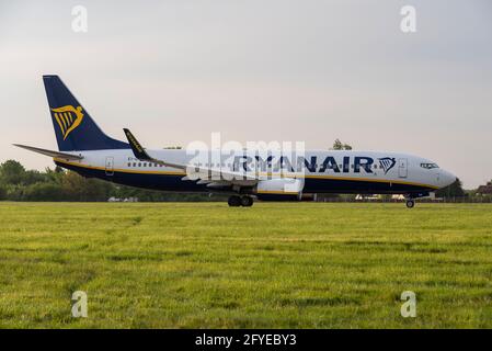 Aéroport de Londres Southend, Essex, Royaume-Uni. 28 mai 2021. Les vols passagers ont repris de l'aéroport de Londres Southend après une pause de près de cinq mois avec le départ à 06:35 vers Alicante, en Espagne, qui figure sur la liste orange du Royaume-Uni. Après la fermeture de la base d'easyJet à Southend à l'été 2020 et l'annulation des vols de Ryanair après le dernier service opéré le 8 janvier de cette année, l'aéroport d'Essex a été dépourvu de vols passagers. D'autres vols vers des destinations espagnoles et portugaises seront bientôt disponibles Banque D'Images